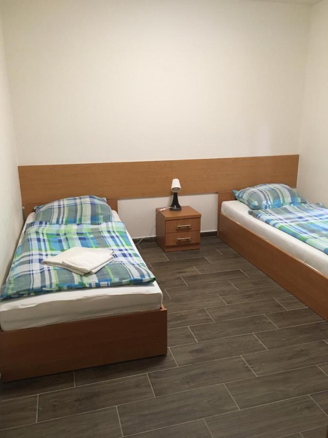 Vasmacska Panzio Hotel โคมารม ภายนอก รูปภาพ